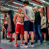 In der Boxbude werden die Kämpfer nach Größe und Gewicht gepaart