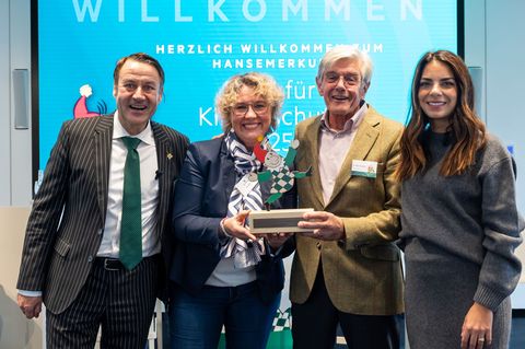 Insgesamt wurden fünf soziale Initiativen mit dem HanseMerkur Preis für Kinderschutz ausgezeichnet. Foto: Ulrich Perrey/dpa