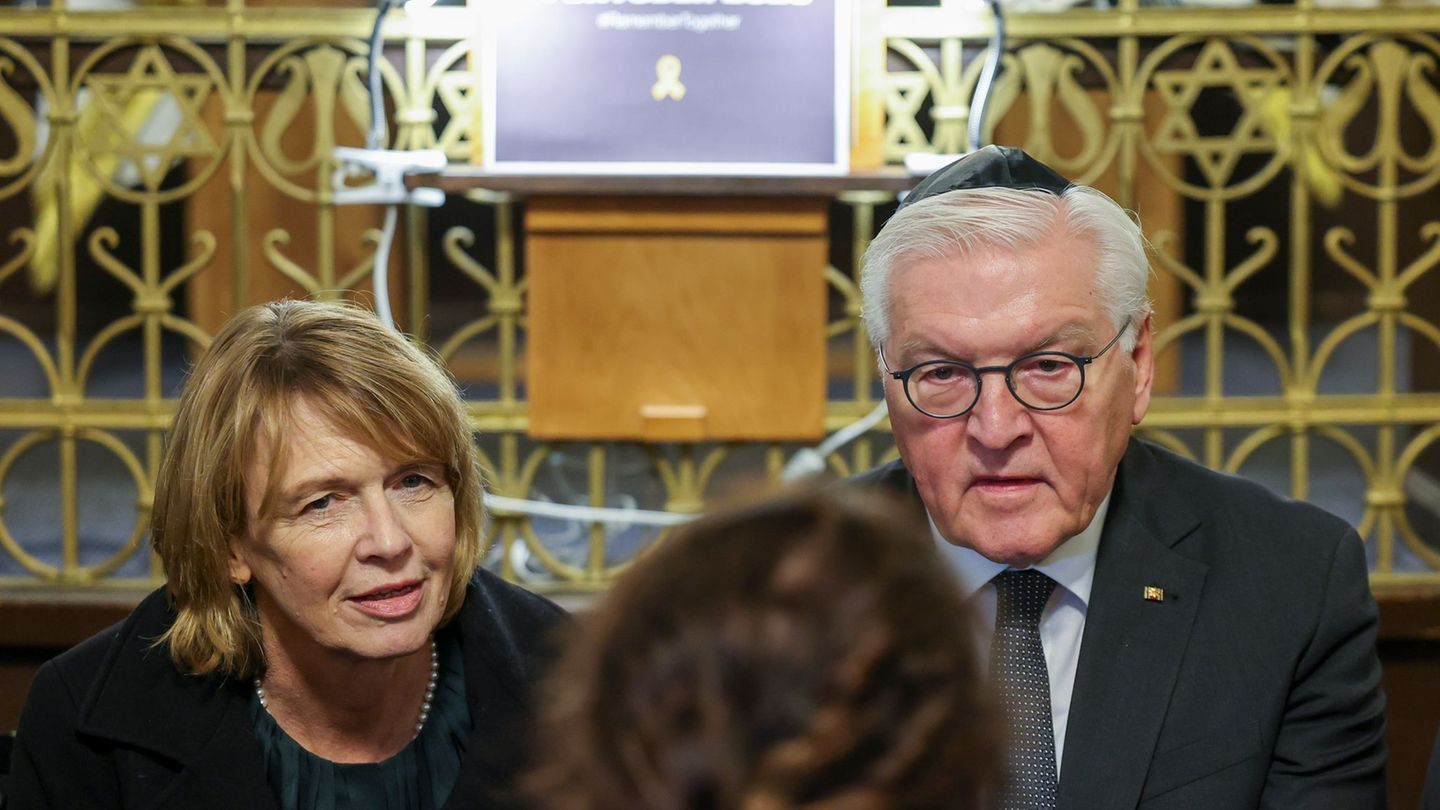 Der Bundespräsident gedachte der Opfer des Hamas-Angriffs. Foto: Jan Woitas/dpa