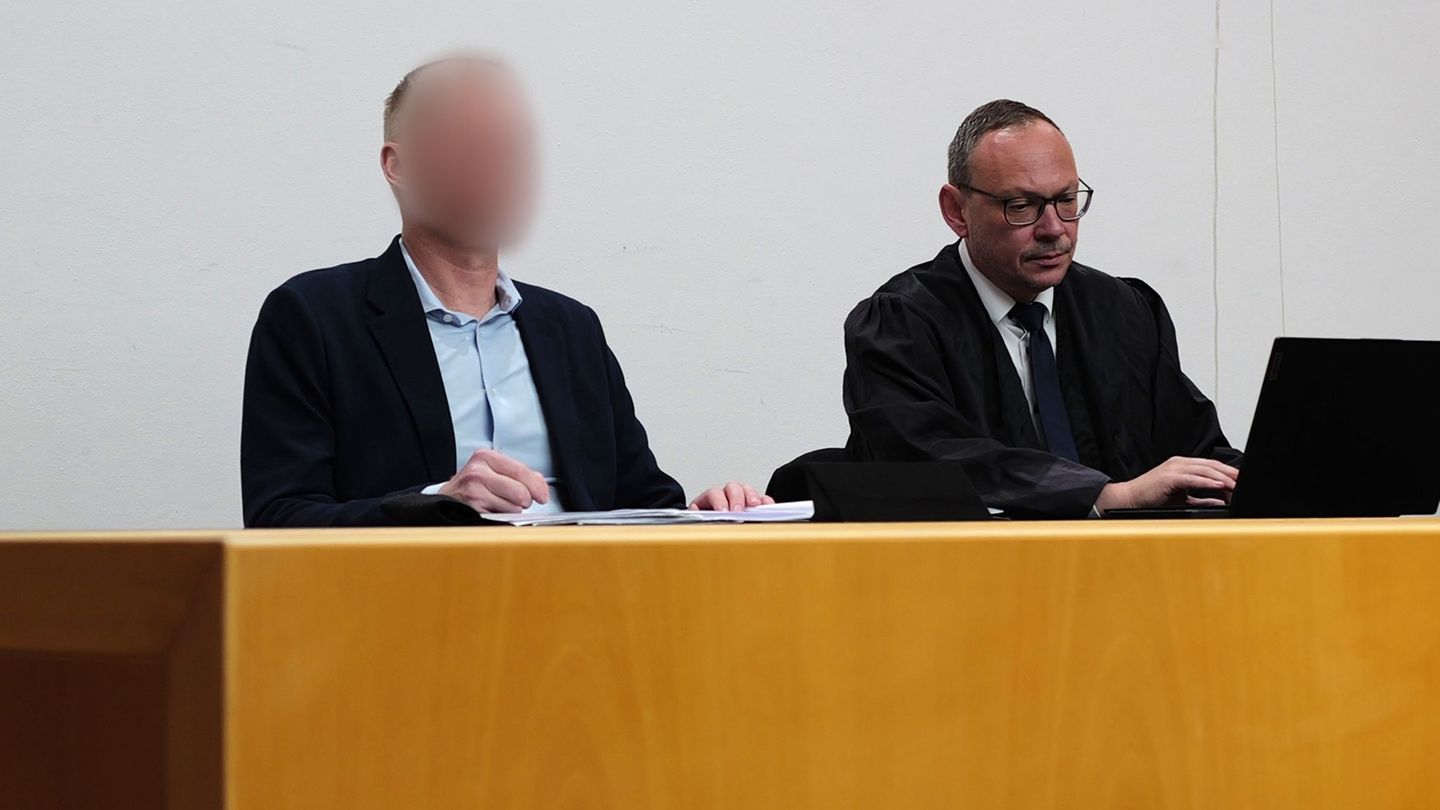 In einem Prozess um die Veruntreuung von mehr als 300.000 Euro hat ein früherer Eishockey-Funktionär ein Geständnis abgelegt. Fo