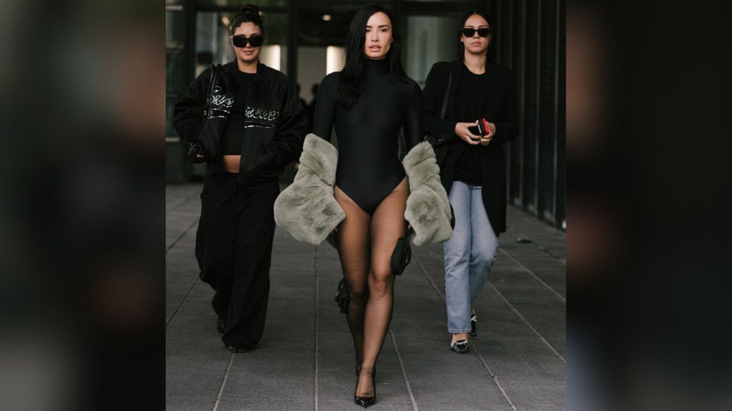 Demi Lovato auf dem Weg zur Coperni-Show in Paris.