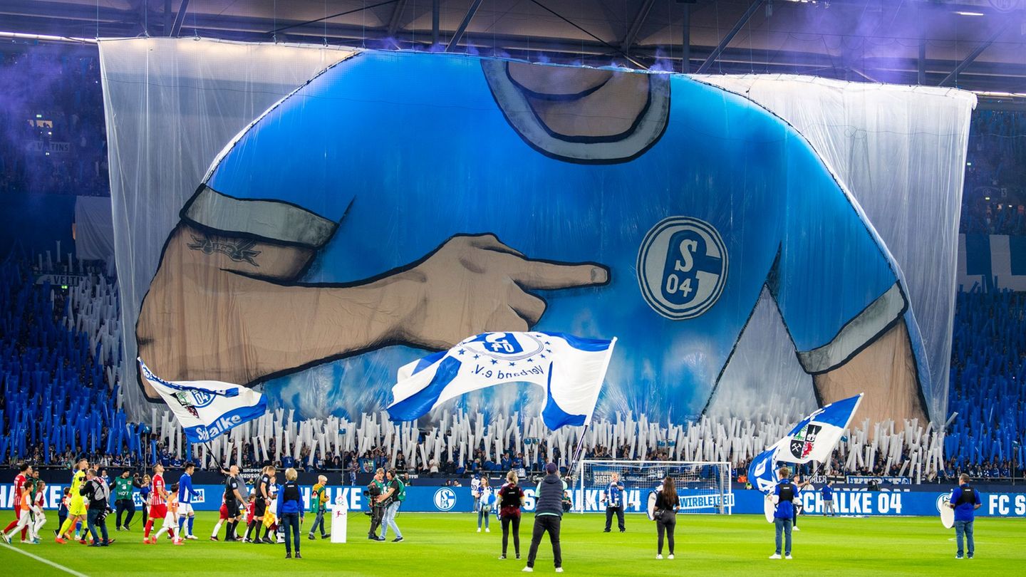 Bis 2031 spielt Schalke im Adidas-Trikot. Foto: David Inderlied/Deutsche Presse-Agentur GmbH/dpa