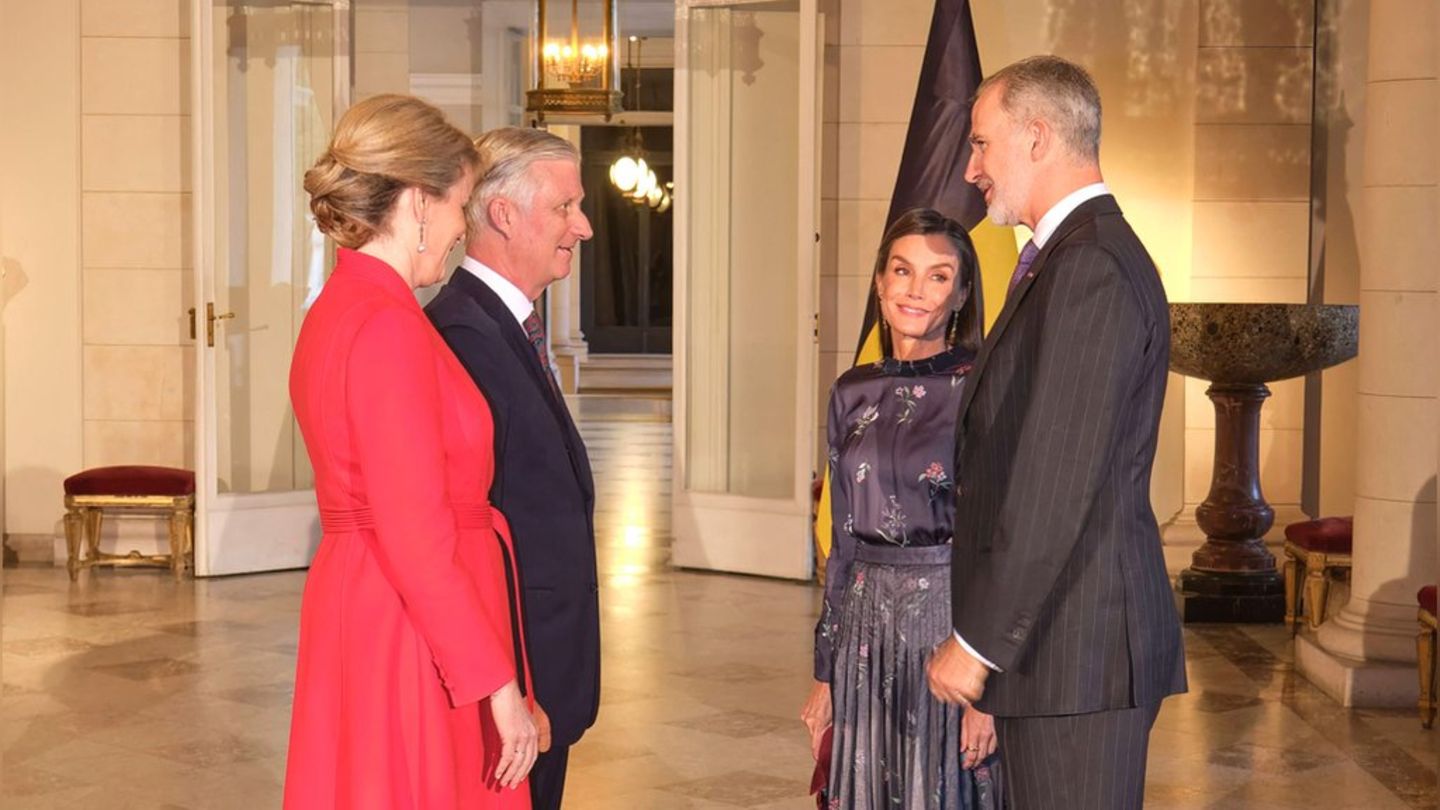 Königin Letizia und König Felipe von Spanien (r.) haben das belgische Königspaar in Brüssel besucht.
