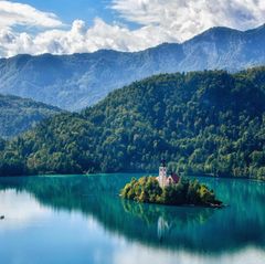 Panorama des Bleder Sees in Slowenien