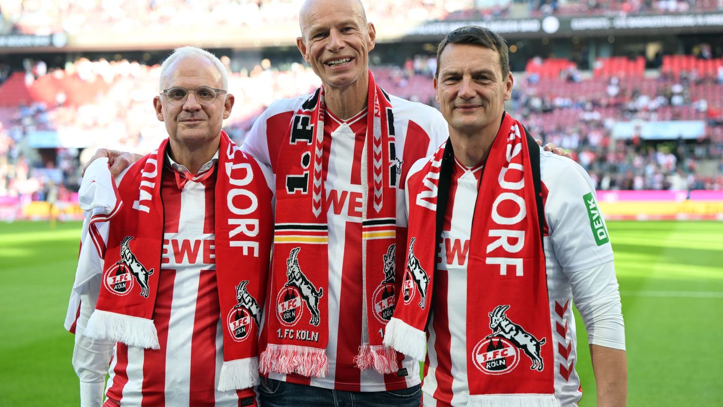 Ulf Sobek (r) will sich komplett auf den 1. FC Köln konzentrieren. (Archivbild) Foto: Federico Gambarini/dpa