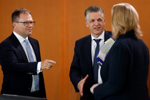 Schneider (l.), Frei und Bas.
