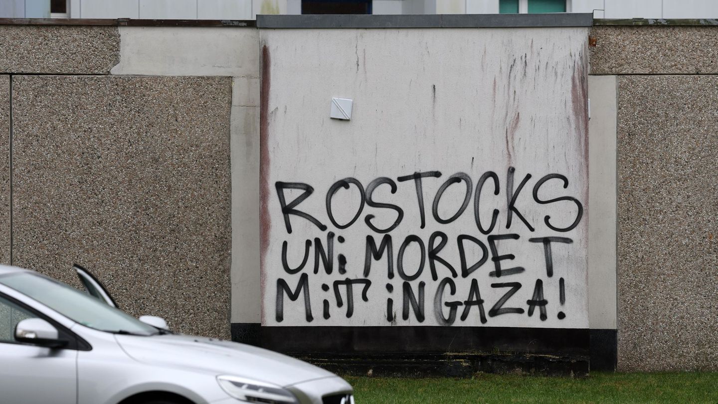 Uni Rostock wertet die Schmierereien als Vandalismus. Foto: Bernd Wüstneck/dpa