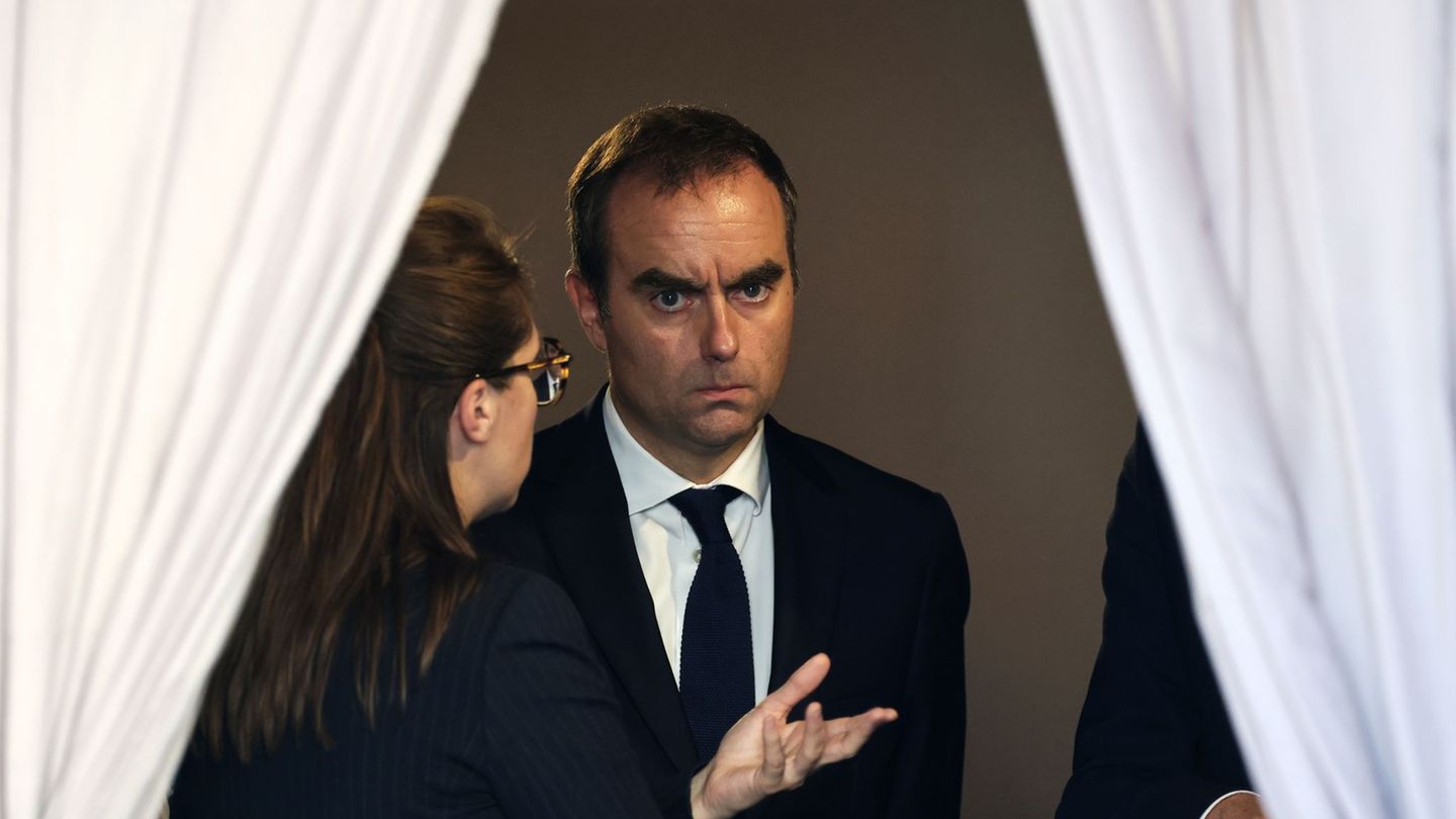 Frankreichs zurückgetretener Premier hat eine schwierige Mission. Foto: Ludovic Marin/Pool AFP/AP/dpa