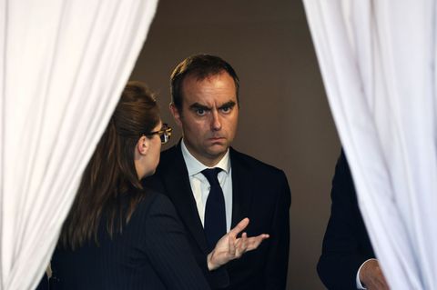 Frankreichs zurückgetretener Premier hat eine schwierige Mission. Foto: Ludovic Marin/Pool AFP/AP/dpa