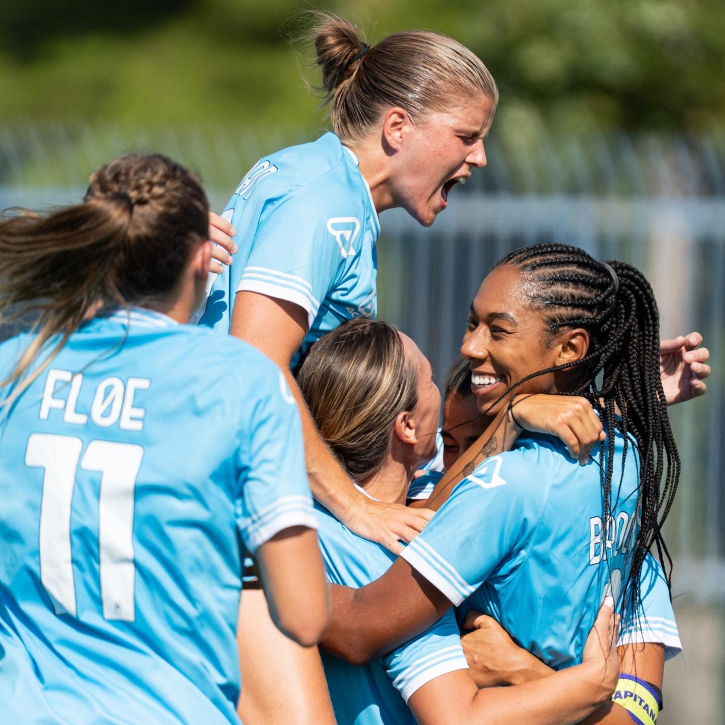 Neapels Fußballerinnen im Torjubel in Italien