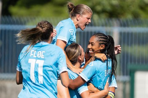 Neapels Fußballerinnen im Torjubel in Italien