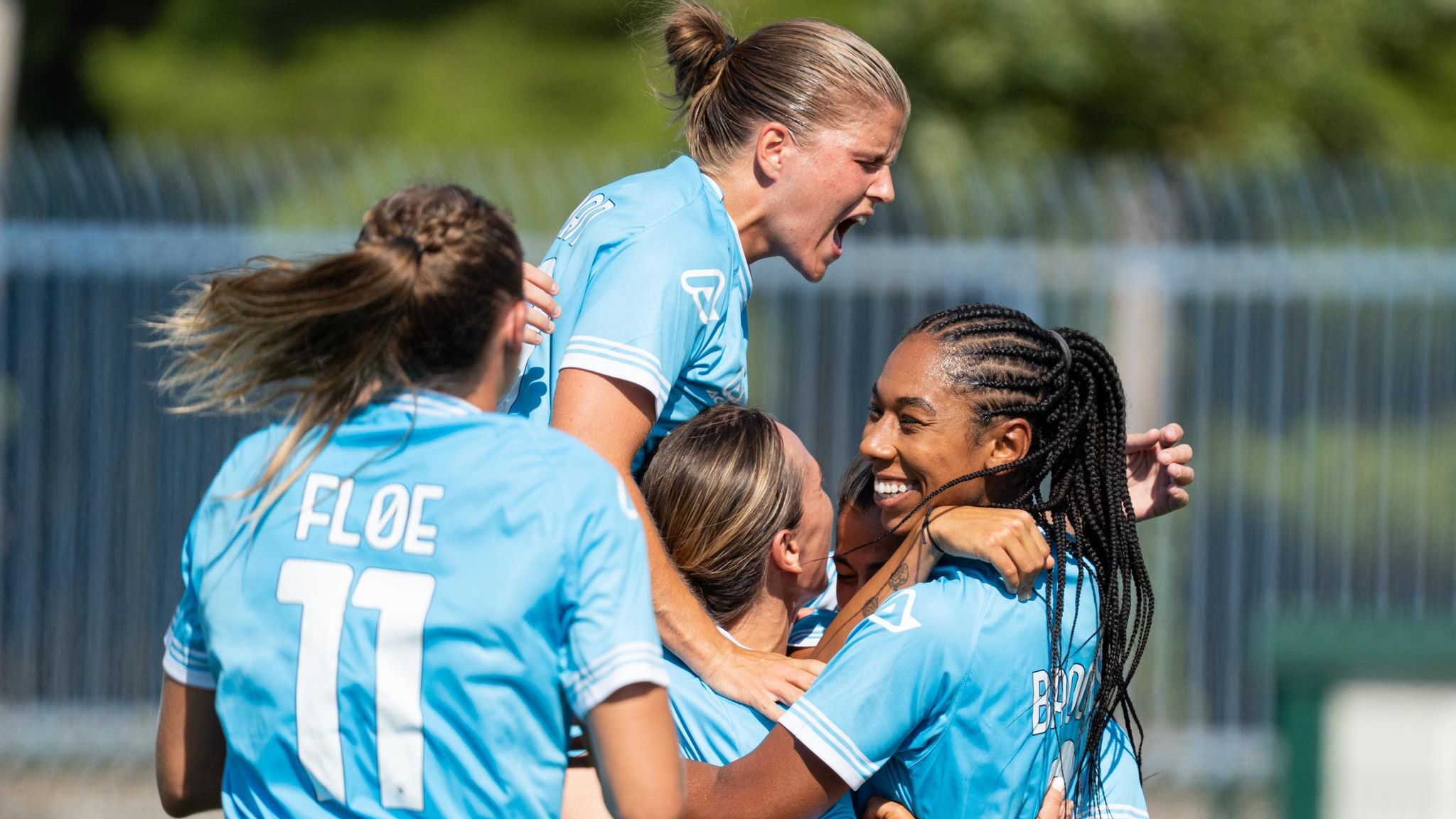 Neapels Fußballerinnen im Torjubel in Italien