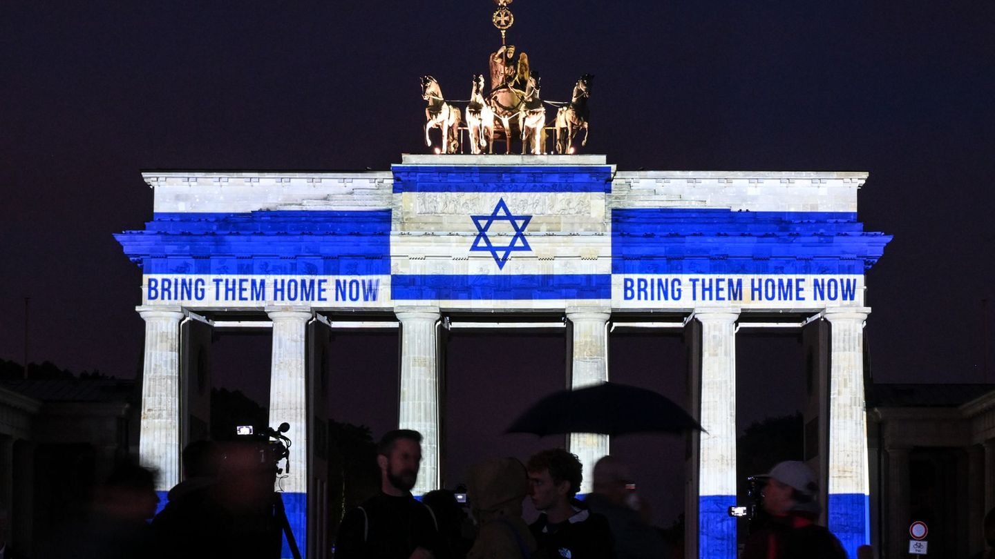 Hamas attack on Israel 2023: Brandenburg Gate illuminated to commemorate October 7th