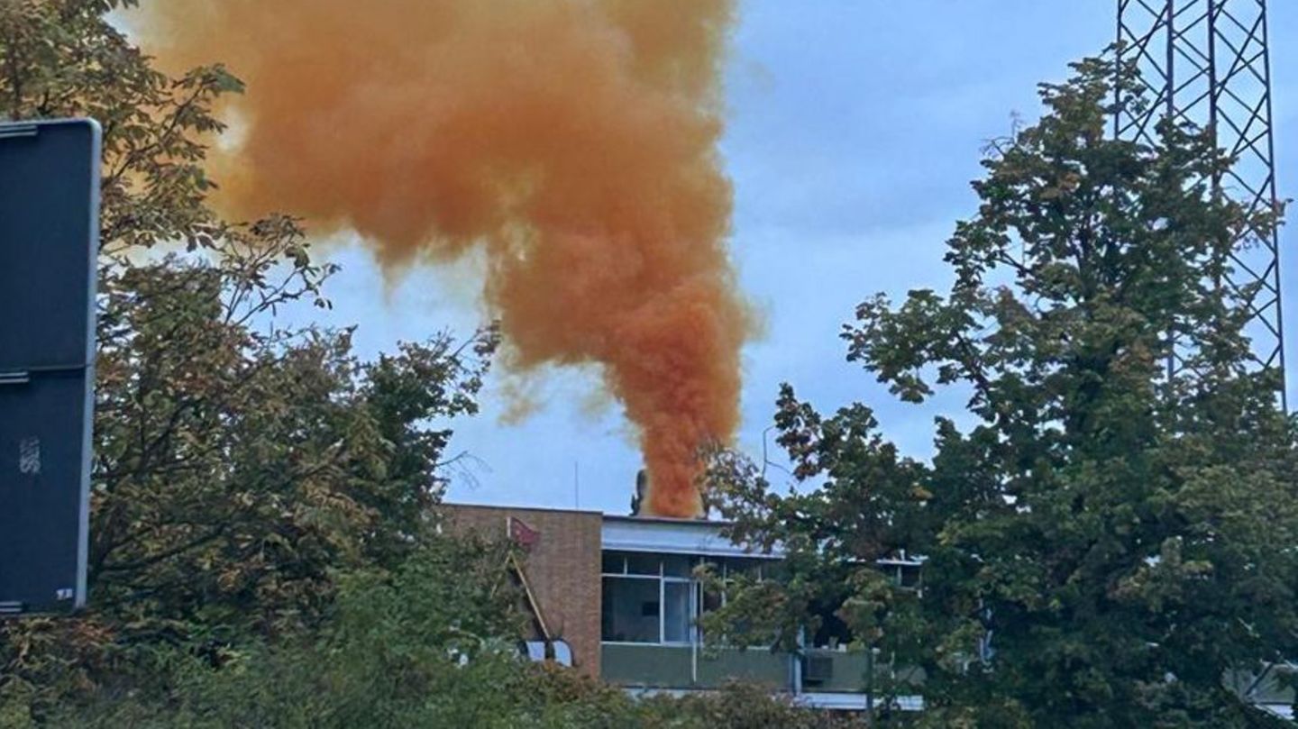 Auf diesem Screenshot ist eine Gaswolke zu sehen, die in einem Industriebetrieb durch einen Störfall bei Aschaffenburg