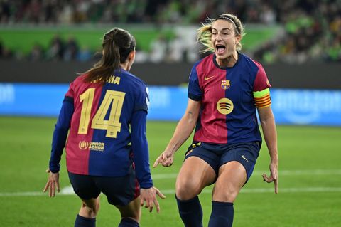 Die vielfach ausgezeichneten Aitana Bonmatí und Alexia Putellas jubeln auch gegen den FC Bayern (Archivbild) Foto: Swen Pförtner