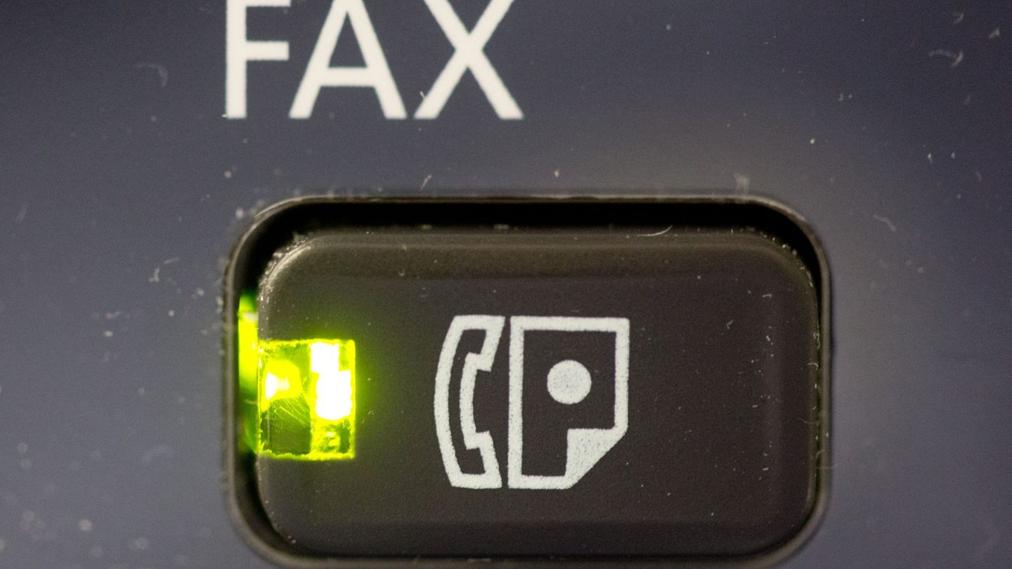 In den Ministerien im Südwesten gibt es noch viele Faxgeräte. (Symbolbild) Foto: Kay Nietfeld/dpa