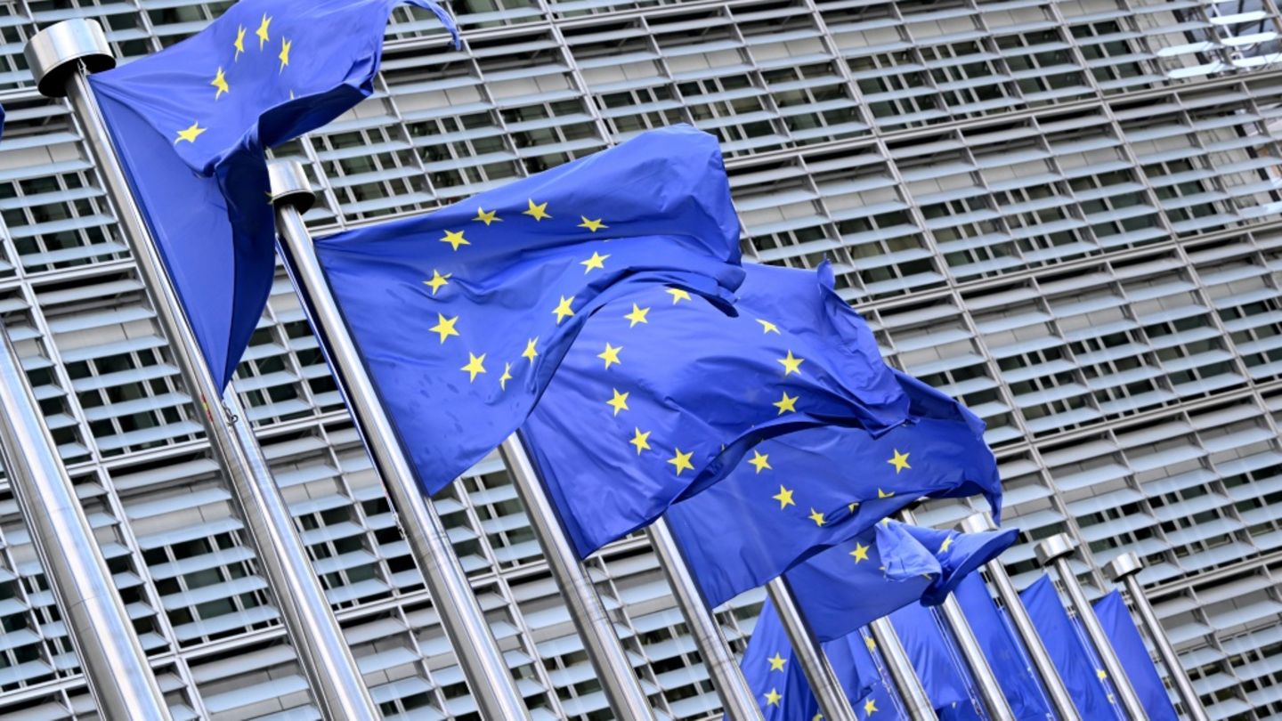 EU-Flaggen vor dem EU-Hauptquartier in Brüssel