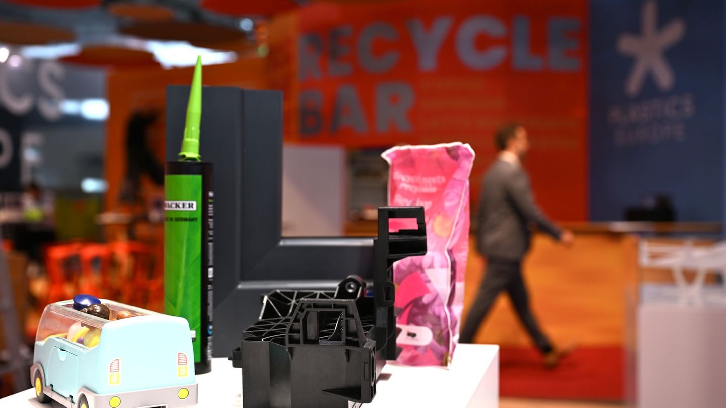 Plastic production: China sells a lot more plastic production machines
