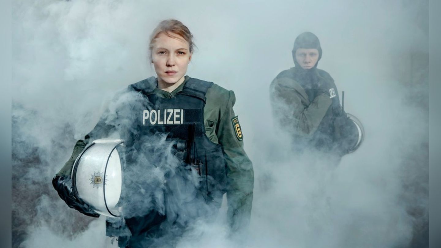 "Die Nichte des Polizisten": Rebecca Henselmann (Magdalena Laubisch, l.) und Christoph Laurin (Max von der Groeben, r.), wolle