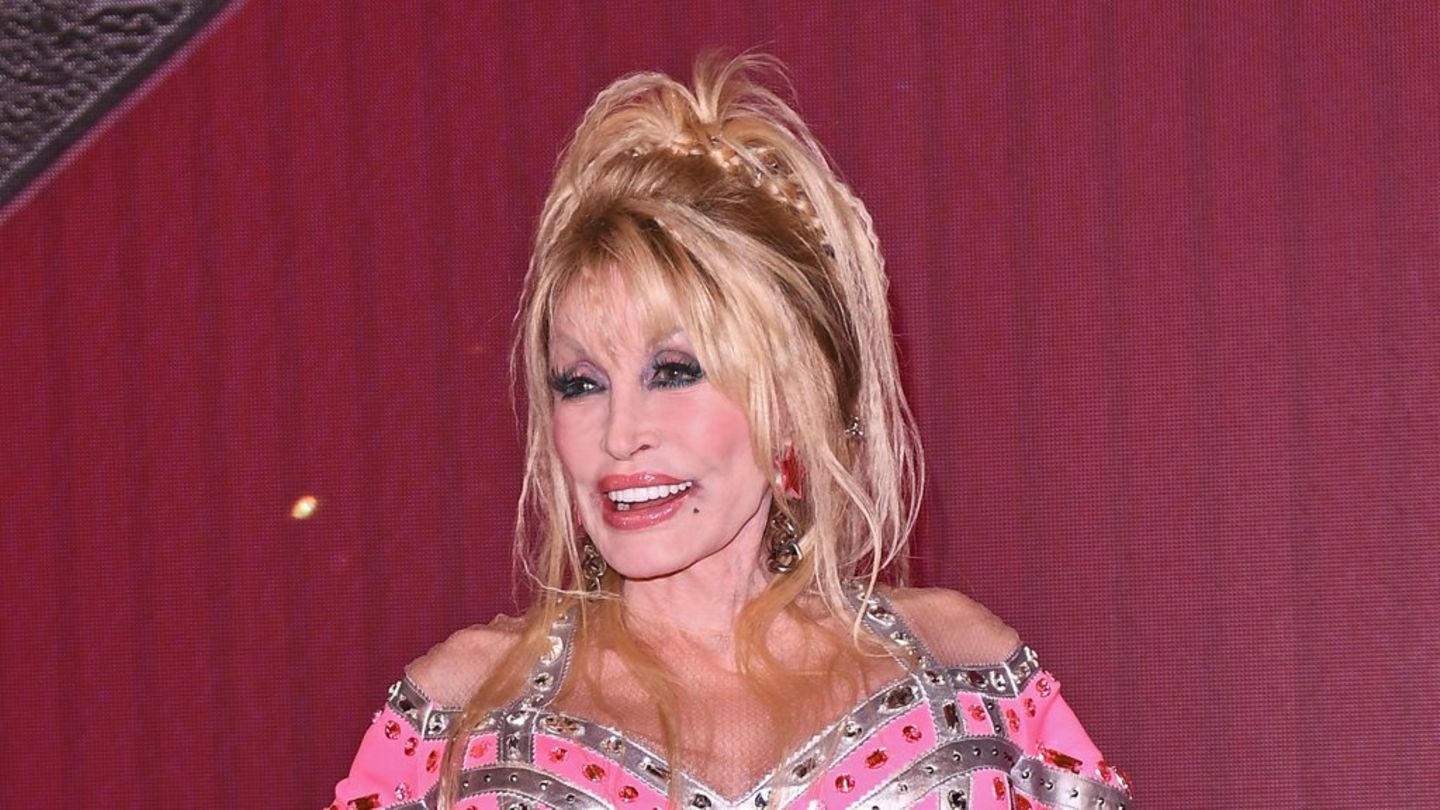 Dolly Parton is sick: the singer’s sister asks for prayers