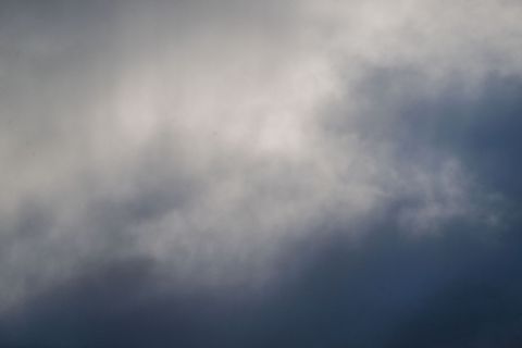Meist sind in den nächsten Tagen Wolken am Himmel zu sehen. (Archivbild) Foto: Pia Bayer/dpa