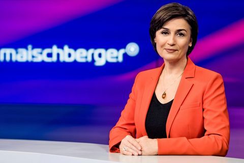 Sandra Maischberger diskutiert in ihrer ARD-Talkshow mit prominenten Gästen.
