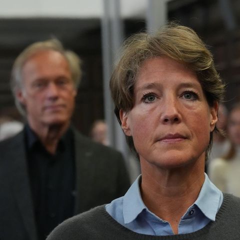Christina Block steht im Gerichtssaal 237 im Hamburger Landgericht