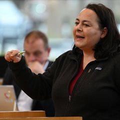 Die Thüringer Linke-Abgeordnete Katharina König-Preuss hält nichts von Plänen auf EU-Ebene zur Chatkontrolle. (Archivbild) Foto: