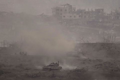 Die genauen Punkte für den möglichen Teilabzug Israels in Gaza bleiben umstritten. (Archivbild) Foto: Leo Correa/AP/dpa