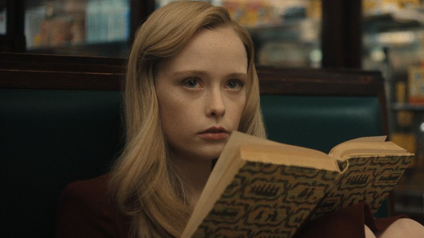 Suzanna Son in "Monster: Die Geschichte von Ed Gein".