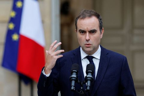 Lecornu ist verhalten optimistisch, dass er eine Lösung für die Regierungskrise findet Foto: Stephanie Lecocq/Reuters Pool/AP/dp