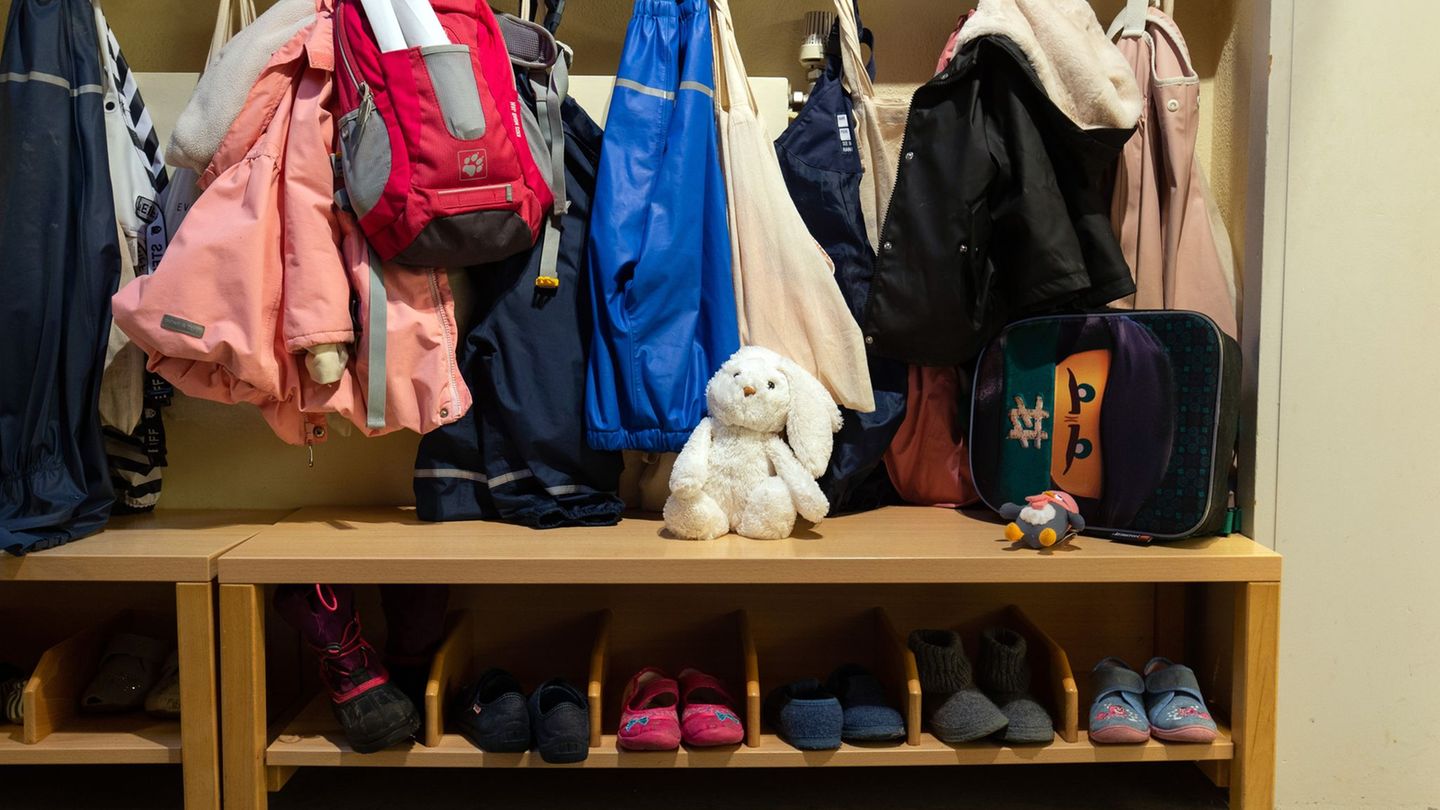 Insgesamt werden rund 275.000 Kinder unter 14 Jahren in Hessen in einer Kita oder von einer Tagespflegeperson betreut. (Symbolbi