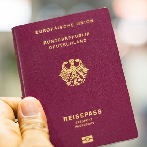 Reisepass für Deutschland: Symbolbild für Turbo-Einbürgerung