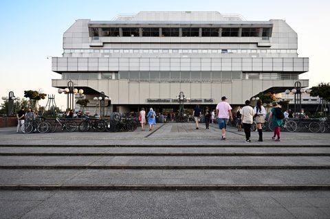Wer wird das ICC sanieren, renovieren, gegebenenfalls umbauen und anschließend eröffnen und dauerhaft betreiben? Der Senat wird