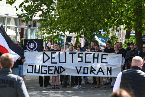 Die Gruppe "Deutsche Jugend Voran" wird von der Bundesregierung als Beispiel für eine junge, rechtsextreme Gruppierung genannt.