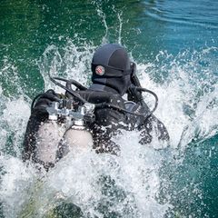 Immer wieder kommt es zu tödlichen Unfällen im bei Tauchern beliebten Kreidesee. (Symbolbild) Foto: Sina Schuldt/dpa