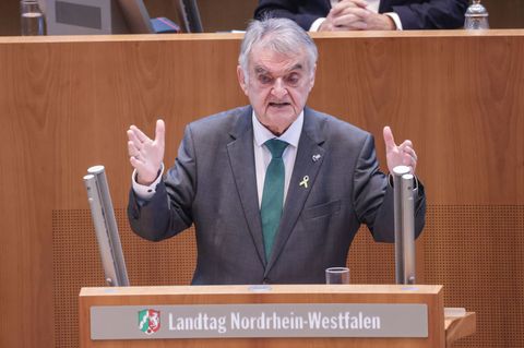 NRW-Innenminister Herbert Reul (CDU) plädiert für eine gemeinsame Drohnenabwehr. Foto: Oliver Berg/dpa