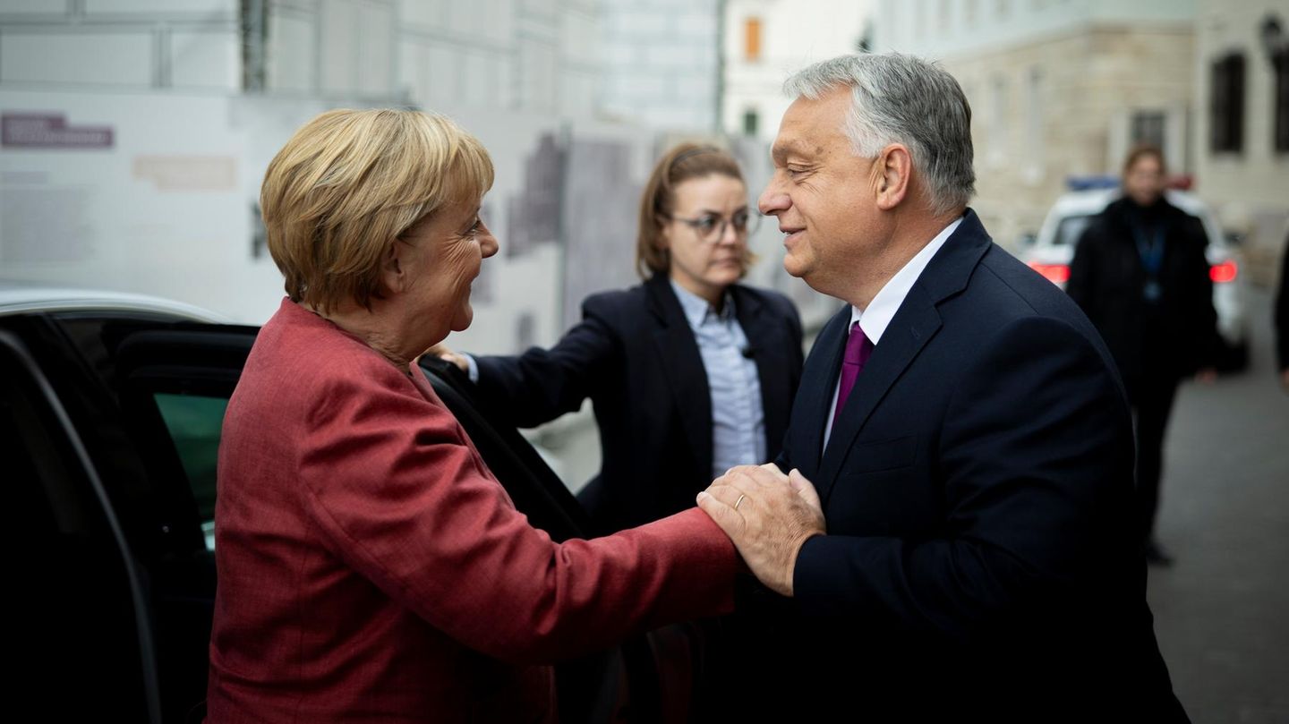 Besuch in Budapest: Freundlicher Empfang in Budapest: Angela Merkel und Viktor Orbán vergangene Woche Besuch in Budapest: Freundlicher Empfang in Budapest: Angela Merkel und Viktor Orbán vergangene Woche