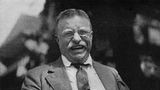 Roosevelt – 26. Präsident der Vereinigten Staaten – bekam den Preis als Vermittler im Russisch-Japanischen Krieg. Bekannt war er für seine imperialistische, militärisch geprägte US-Außenpolitik und die Unterstützung des Baus des Panamakanals durch Krieg und Interventionen – und für seine Leidenschaft für die Großwildjagd. Widersprüche, die schon damals auffielen und erzürnten
