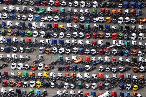 Der Absatz von Daimler Truck geht zurück - insbesondere in den Nordamerika. (Archivbild) Foto: Uli Deck/dpa
