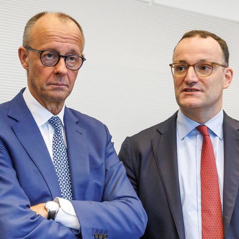 Friedrich Merz und Jens Spahn im Fraktionssaal der Union