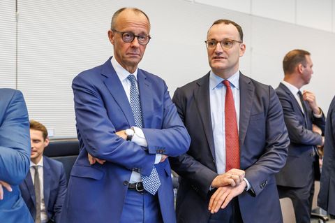 Friedrich Merz und Jens Spahn im Fraktionssaal der Union