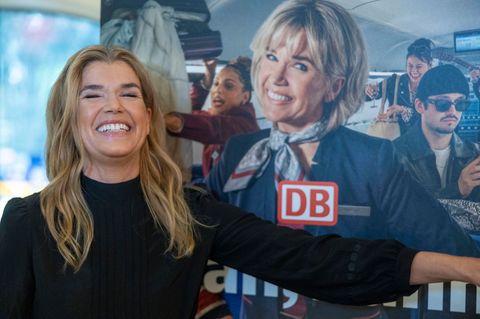 Mit Humor den Alltag im Zug erzählen. Engelke hat mit der Bahn eine Webserie gedreht Foto: Helmut Fricke/dpa