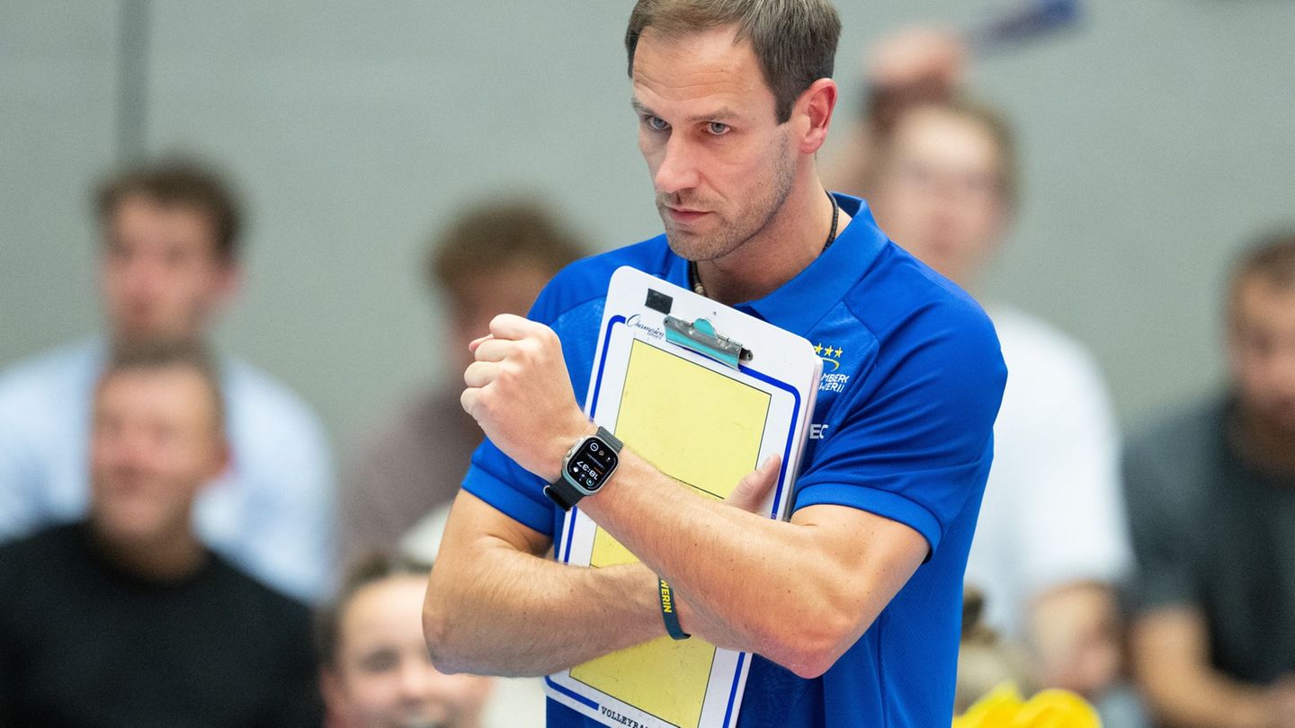 Schwerins Cheftrainer Felix Koslowski geht mit einem jungen Team in die Saison. Foto: Sebastian Kahnert/dpa