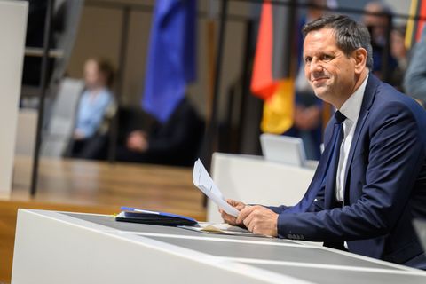 Niedersachsens Ministerpräsident Lies fordert einen gemeinsamen Zukunftspakt für die Autoindustrie. Foto: Julian Stratenschulte/