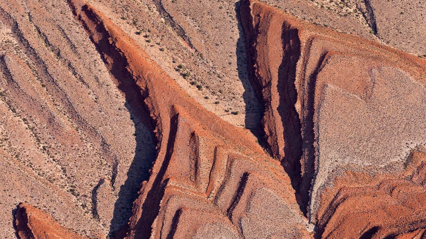 "Flat Irons", Bügeleisen, werden diese ausgewaschenen Kalksteinformationen genannt. Die Formation ist vor etwa 80 Millionen Jahren entstanden, als sich die afrikanische unter die eurasische Platte geschoben und dabei die Pyrenäen aufgefaltet hat