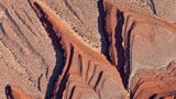 "Flat Irons", Bügeleisen, werden diese ausgewaschenen Kalksteinformationen genannt. Die Formation ist vor etwa 80 Millionen Jahren entstanden, als sich die afrikanische unter die eurasische Platte geschoben und dabei die Pyrenäen aufgefaltet hat