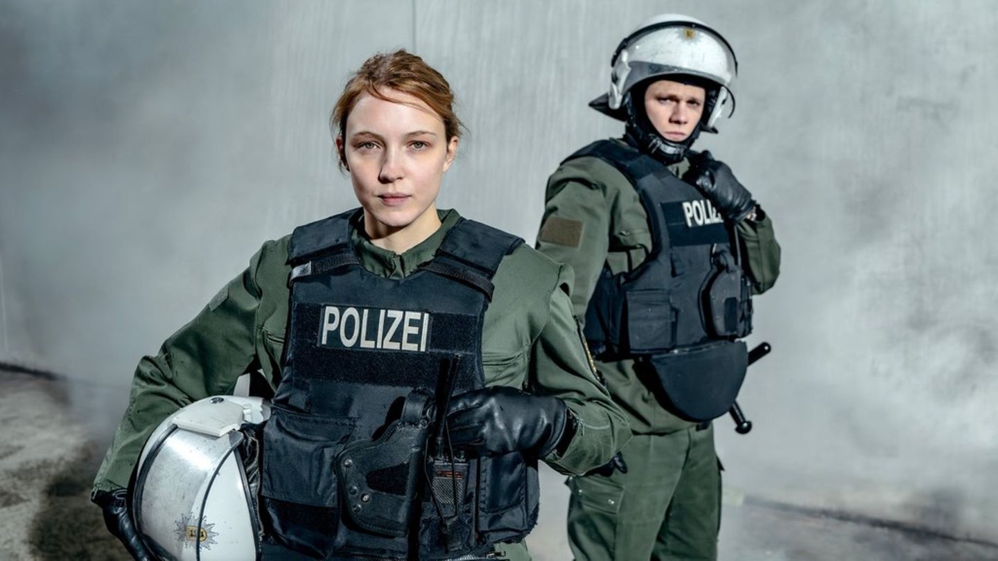 Rebecca Henselmann (Magdalena Laubisch) will, ebenso wie Christoph Laurin (Max von der Groeben), als gute und erfolgreiche Pol