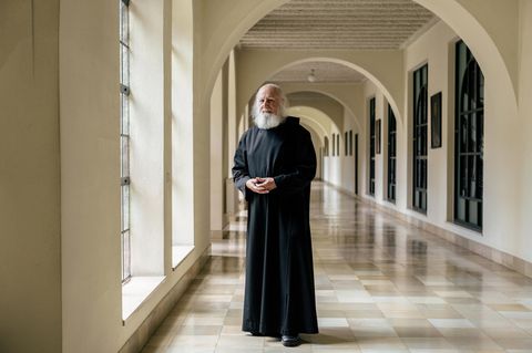 Pater Anselm Grün, 80, in der Abtei Münsterschwarzach in der Nähe von Würzburg