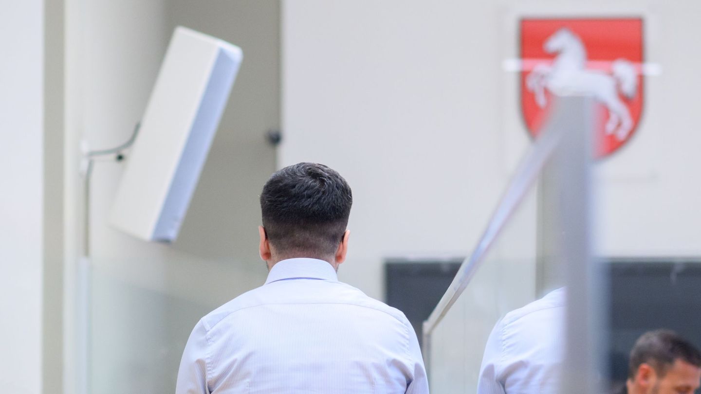 Im Prozess gegen einen mutmaßlich korrupten Staatsanwalt erhebt ein Spediteur der Kokain-Händler Vorwürfe gegen den Angeklagten.